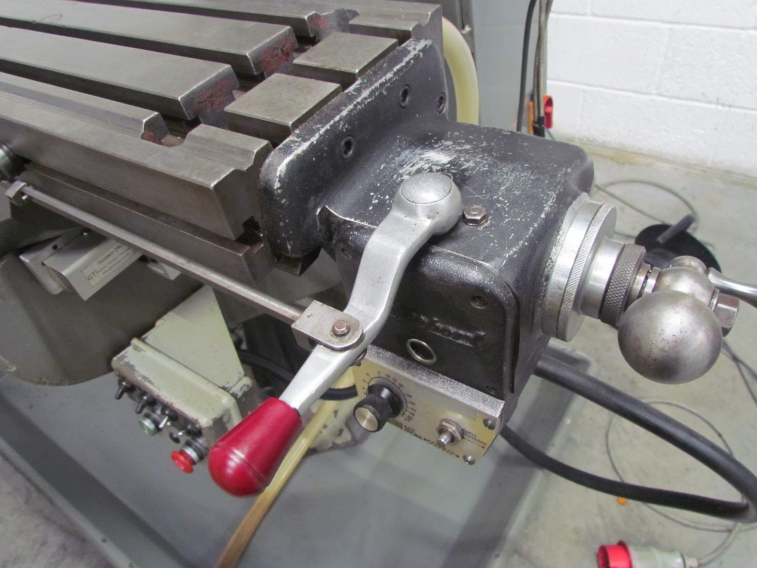 BRIDGEPORT MODEL 2J2 TURRET MILLING MACHINE SERIES 1 2HP Wilson