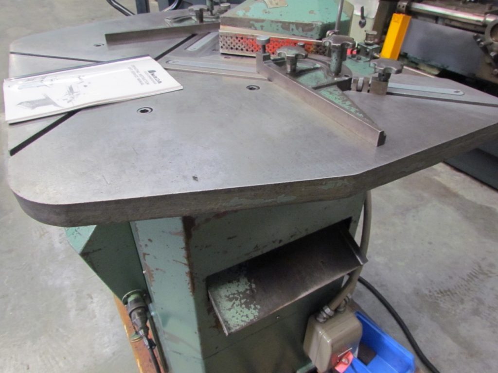 AMADA CS 220 HYDRAULIC CORNER NOTCHER Wilson MachineryWilson Machinery